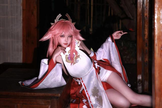 惊艳视觉！原神八重神子 cosplay 还原灵动之美-3.jpg