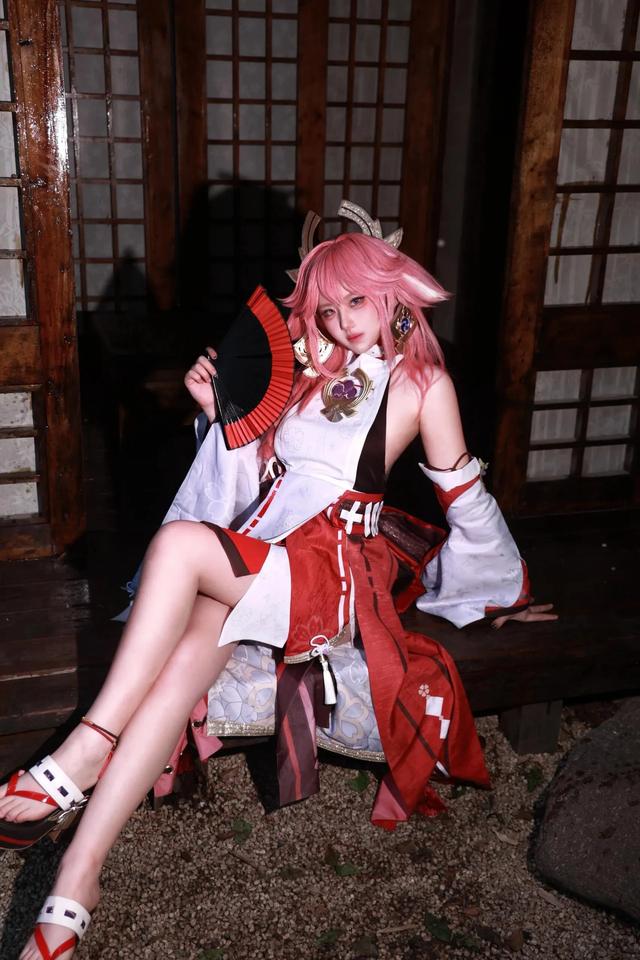 惊艳视觉！原神八重神子 cosplay 还原灵动之美-7.jpg