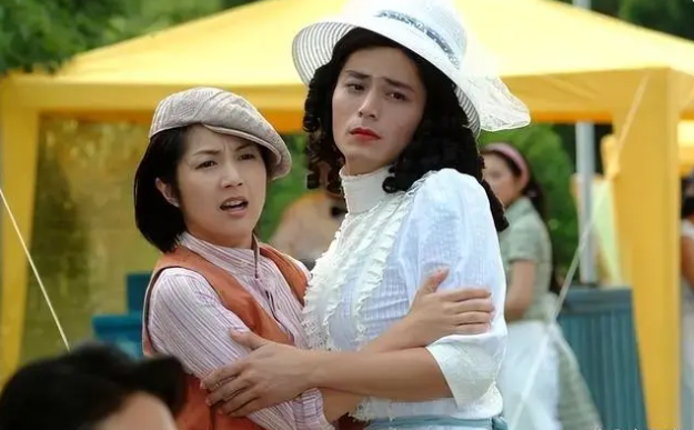 别以为塞俩馒头就能变美女，这7位男星扮女装才是真的绝！-5.jpg