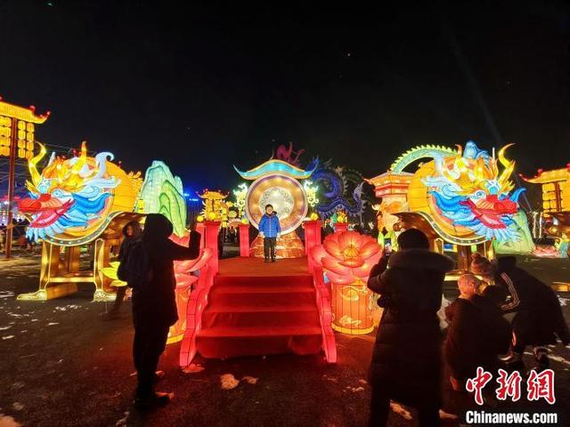 2024沈阳迎春灯会启幕  “祥龙贺岁” 巨型灯王震撼亮相-7.jpg