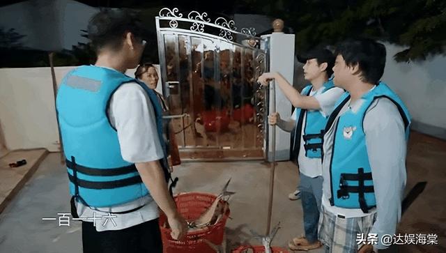 《向往6》再惹争议，嘉宾出海捕鱼大丰收，网友却质疑是道具鱼-5.jpg