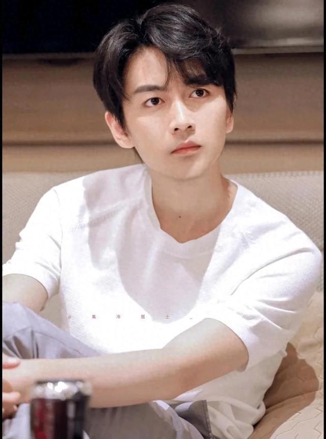 双男主恋爱综艺，集集斗智斗勇小心机，争风吃醋修罗场-1.jpg