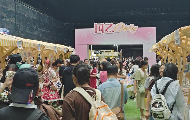 假期逛漫展之手机摄影记录遇到的二次元cosplay-2.jpg
