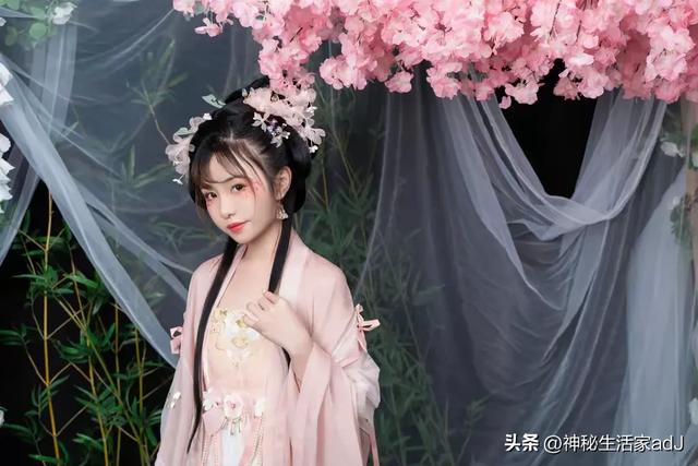 二次元写真博主：究竟是“内卷狂魔”还是“宝藏女孩”？-3.jpg