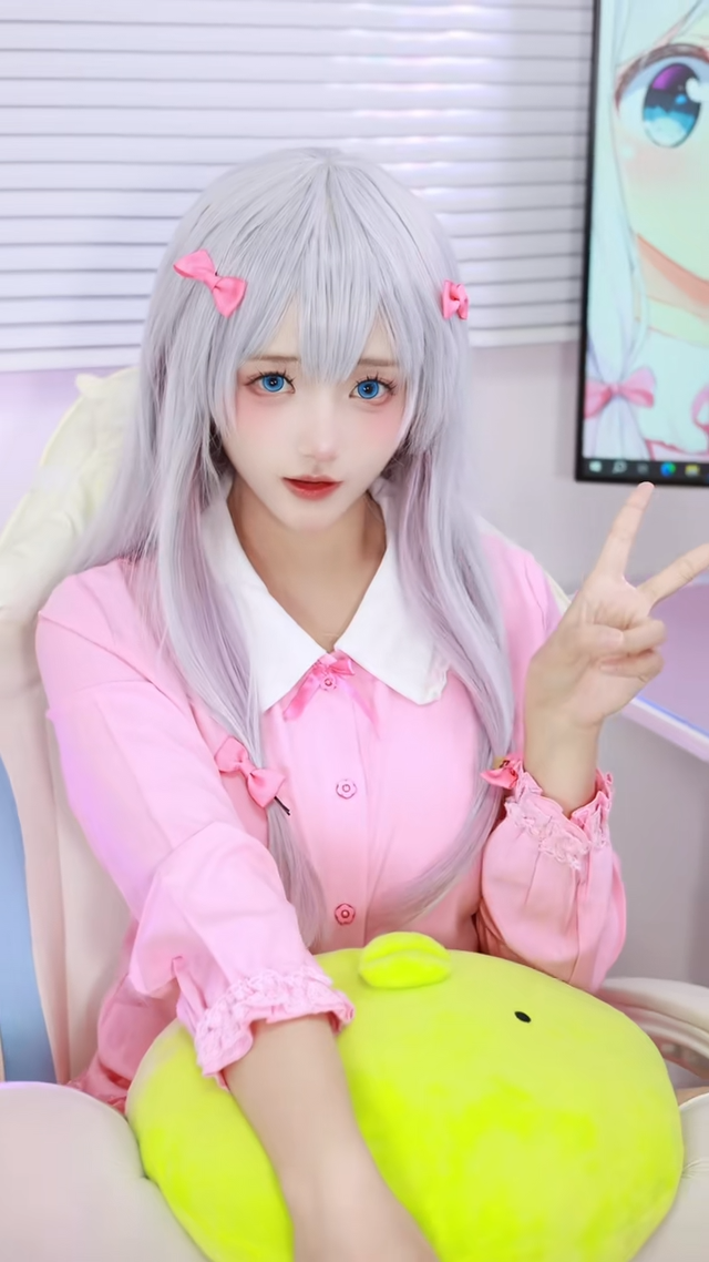 美女网红cos和泉纱雾，白毛萝莉，白丝过膝，二次元萌妹太爱了！-2.jpg