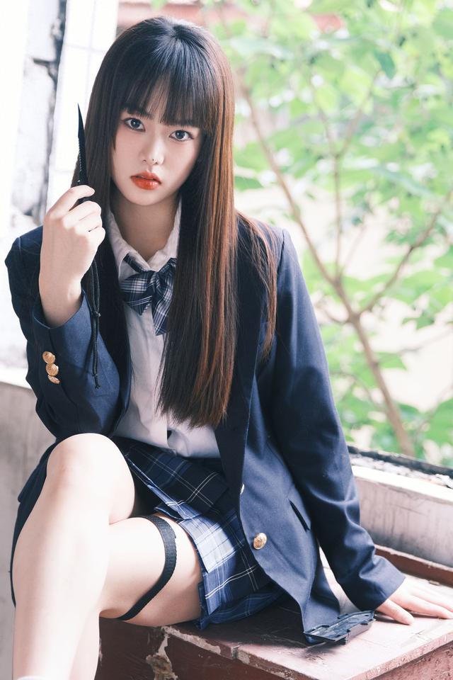 二次元COS世界：蔡蔡演绎病娇少女，学生风中的甜美与阴暗-1.jpg