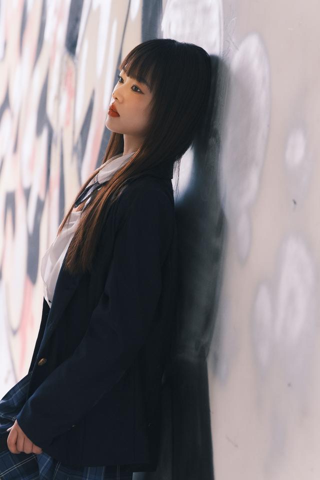 二次元COS世界：蔡蔡演绎病娇少女，学生风中的甜美与阴暗-4.jpg