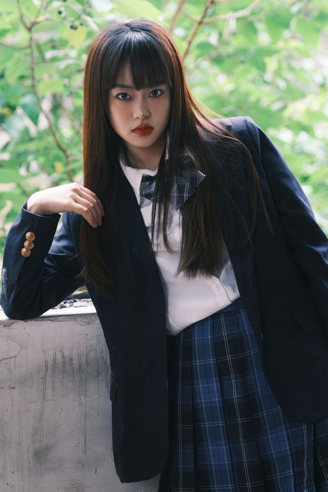 二次元COS世界：蔡蔡演绎病娇少女，学生风中的甜美与阴暗-2.jpg