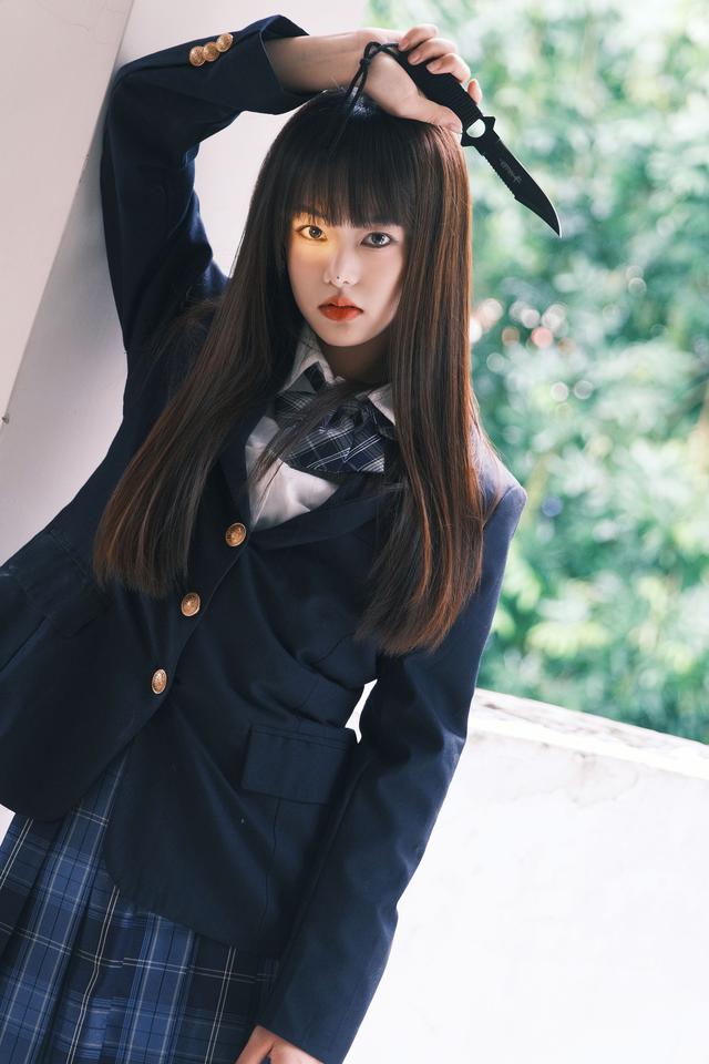 二次元COS世界：蔡蔡演绎病娇少女，学生风中的甜美与阴暗-5.jpg