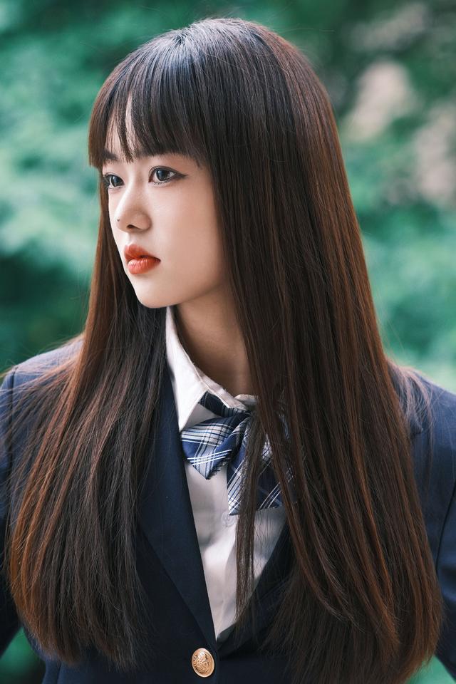二次元COS世界：蔡蔡演绎病娇少女，学生风中的甜美与阴暗-6.jpg