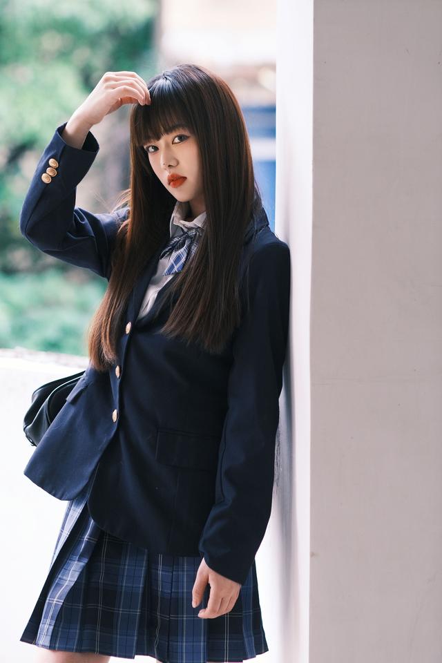二次元COS世界：蔡蔡演绎病娇少女，学生风中的甜美与阴暗-8.jpg