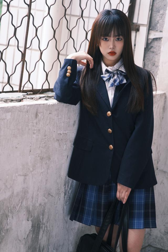 二次元COS世界：蔡蔡演绎病娇少女，学生风中的甜美与阴暗-9.jpg