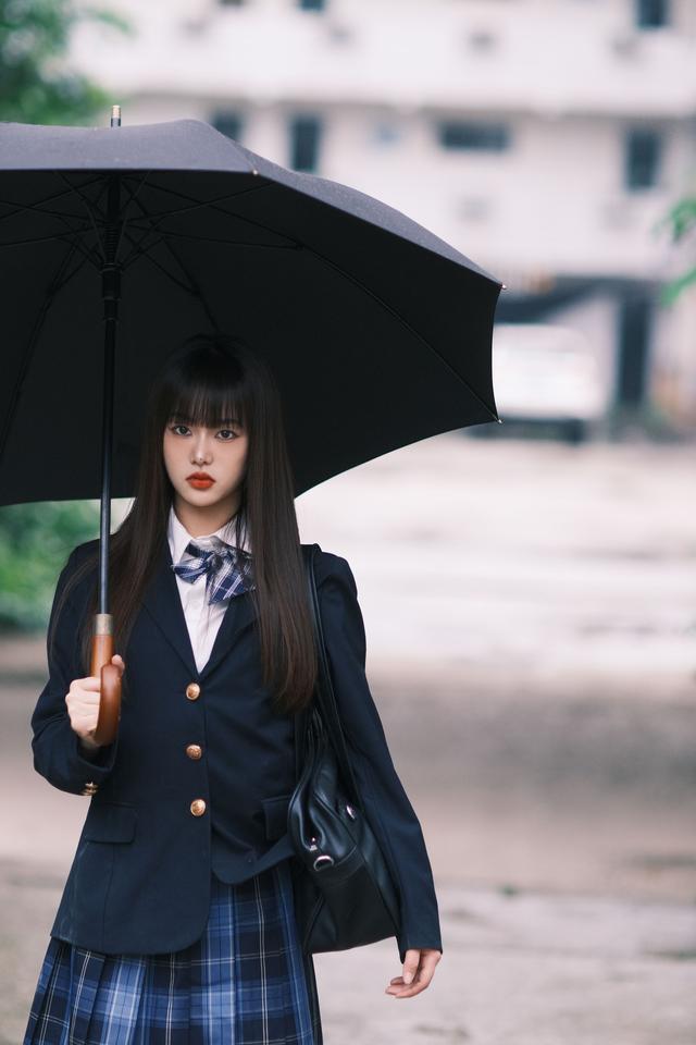 二次元COS世界：蔡蔡演绎病娇少女，学生风中的甜美与阴暗-10.jpg