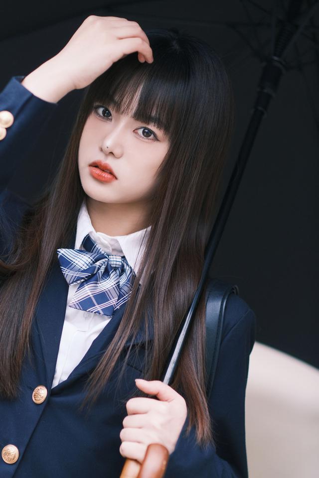 二次元COS世界：蔡蔡演绎病娇少女，学生风中的甜美与阴暗-13.jpg