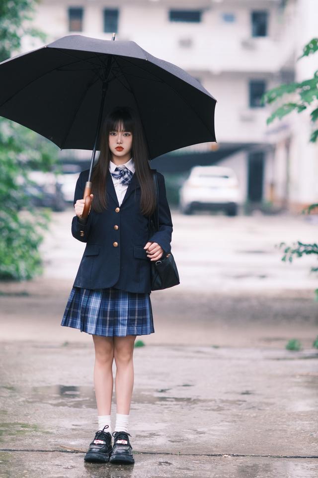二次元COS世界：蔡蔡演绎病娇少女，学生风中的甜美与阴暗-11.jpg