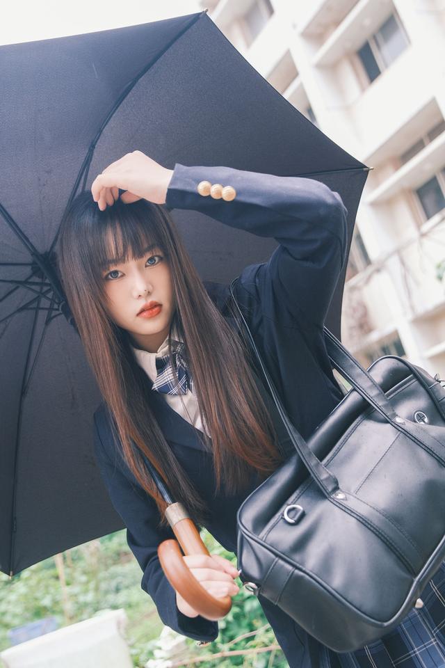 二次元COS世界：蔡蔡演绎病娇少女，学生风中的甜美与阴暗-14.jpg