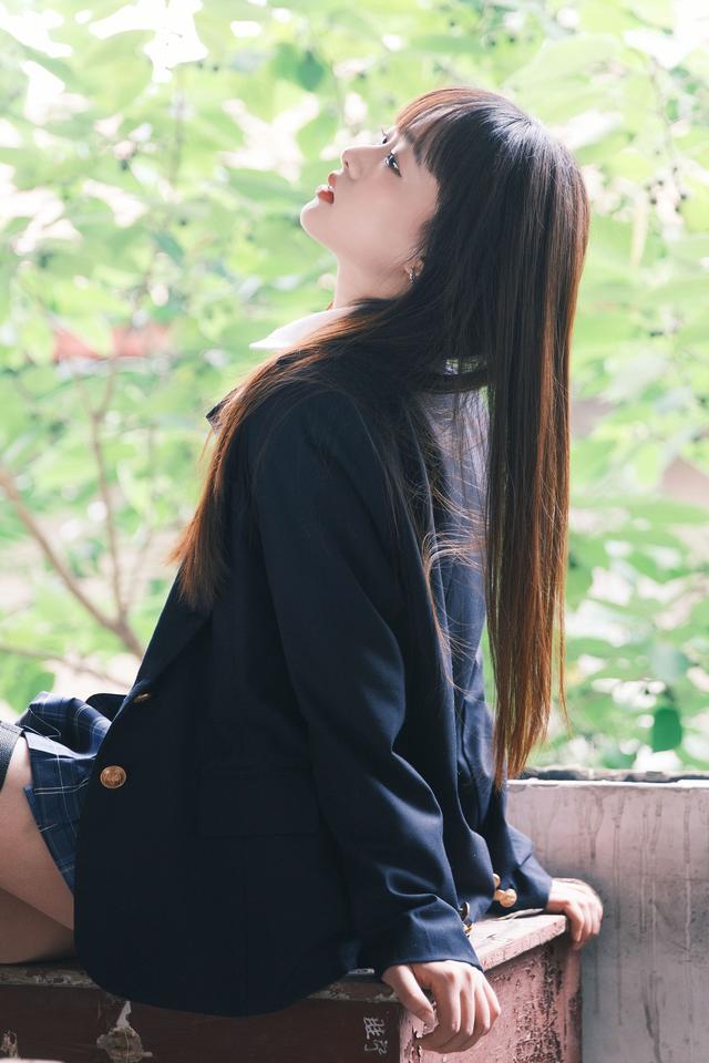 二次元COS世界：蔡蔡演绎病娇少女，学生风中的甜美与阴暗-15.jpg
