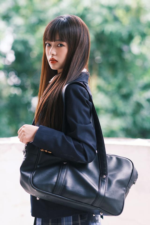 二次元COS世界：蔡蔡演绎病娇少女，学生风中的甜美与阴暗-16.jpg