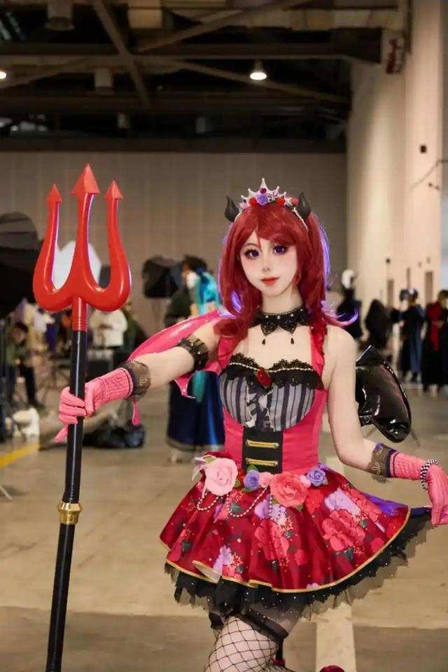 为什么“伪Coser”能站上风口？二游设定本身就是流量密码-6.jpg