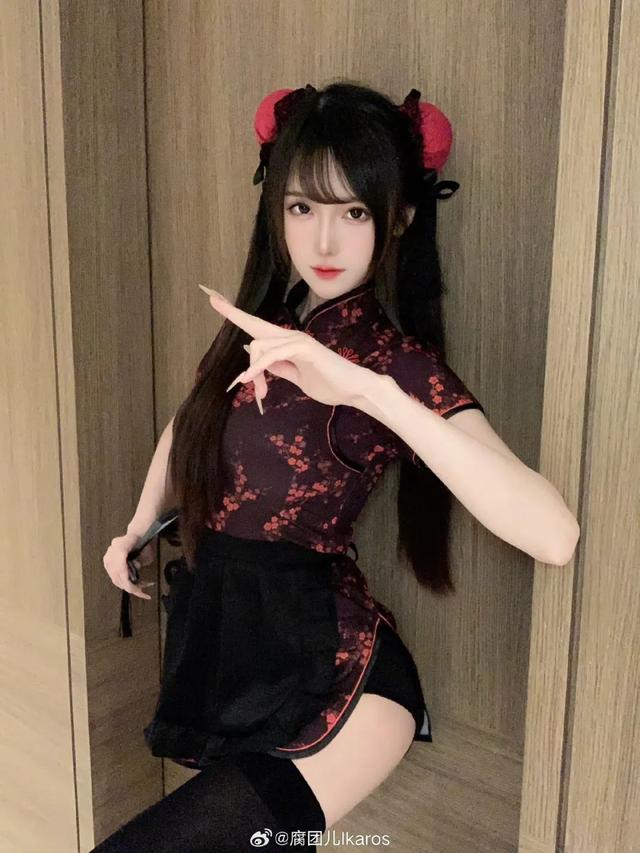 二次元女主播cos海伦大长腿惹人注目，网友：这腿不蹬三轮可惜了-3.jpg