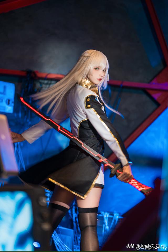 炸裂！二次元神级 Cosplay，科技少女与羽衣仙子谁更绝？-9.jpg