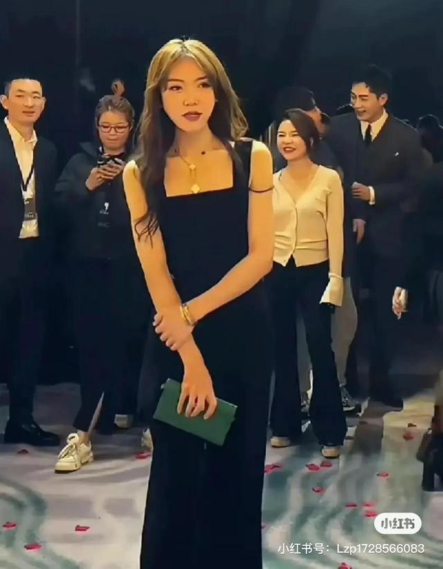 涂美甲，减肥瘦身70斤，进女浴室，盘点一下男扮女装爆火的网红们-3.jpg