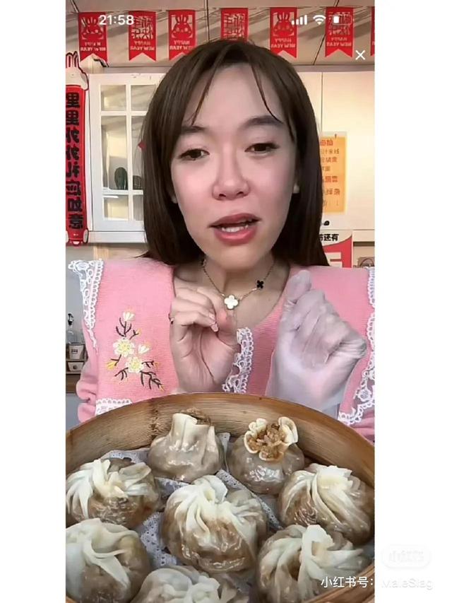 涂美甲，减肥瘦身70斤，进女浴室，盘点一下男扮女装爆火的网红们-14.jpg