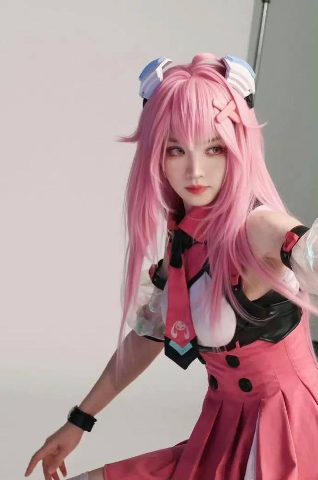 田曦薇COS“二次元”角色！粉色头发，粉白蓬蓬裙，可爱暴击！-10.jpg