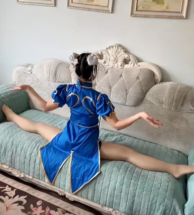 Cos春丽成潮流，女网红们各显神通，最后一个才是永远滴神-3.jpg