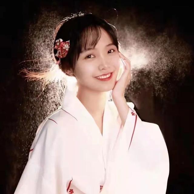 换装自拍馆——Z世代的拍照新选择-6.jpg