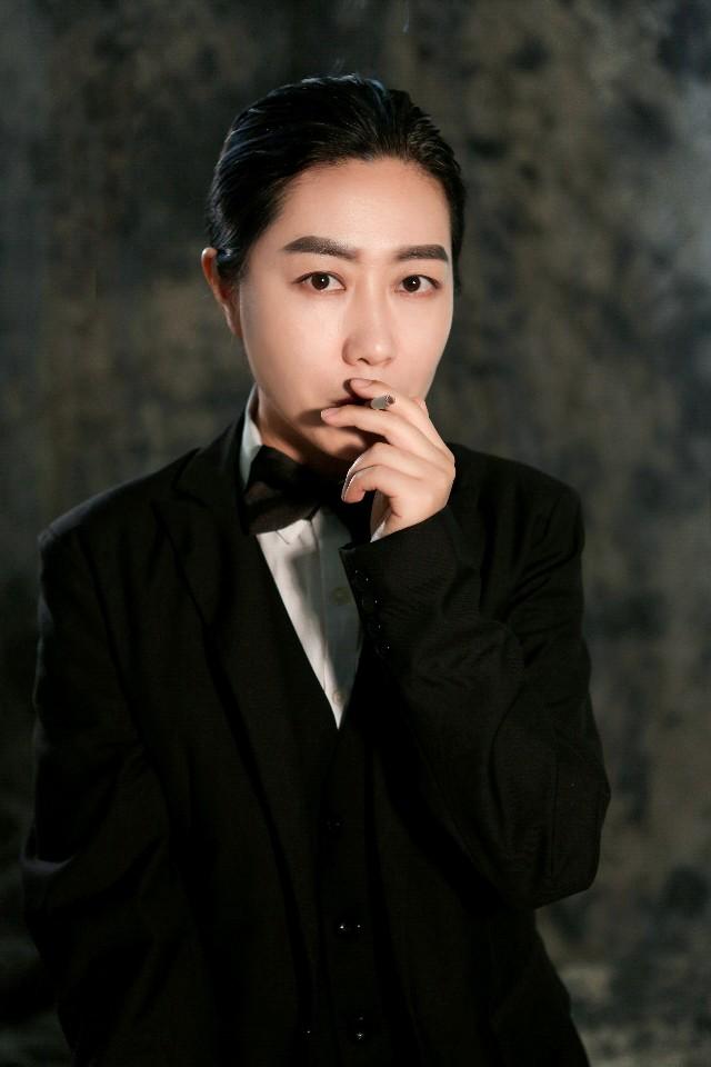 女生怎么拍男人装风格艺术照-4.jpg
