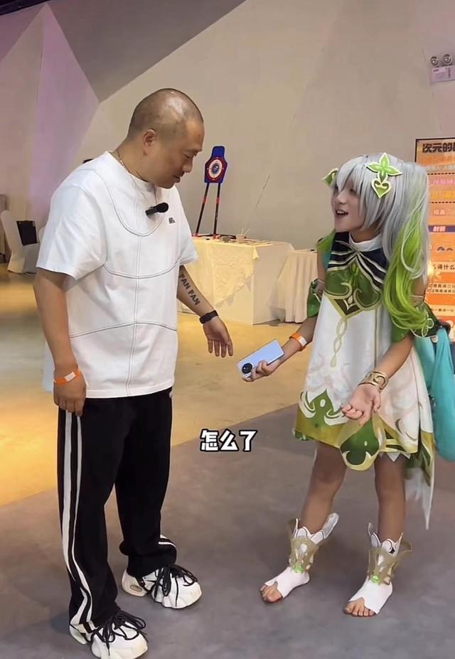 扎心了！儿子漫展男扮女装，爸爸崩溃，评论区炸锅-2.jpg