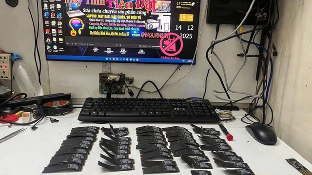 又是熊孩子！老父亲珍藏的50块SSD被10岁儿子当场“物理折叠”-5.jpg