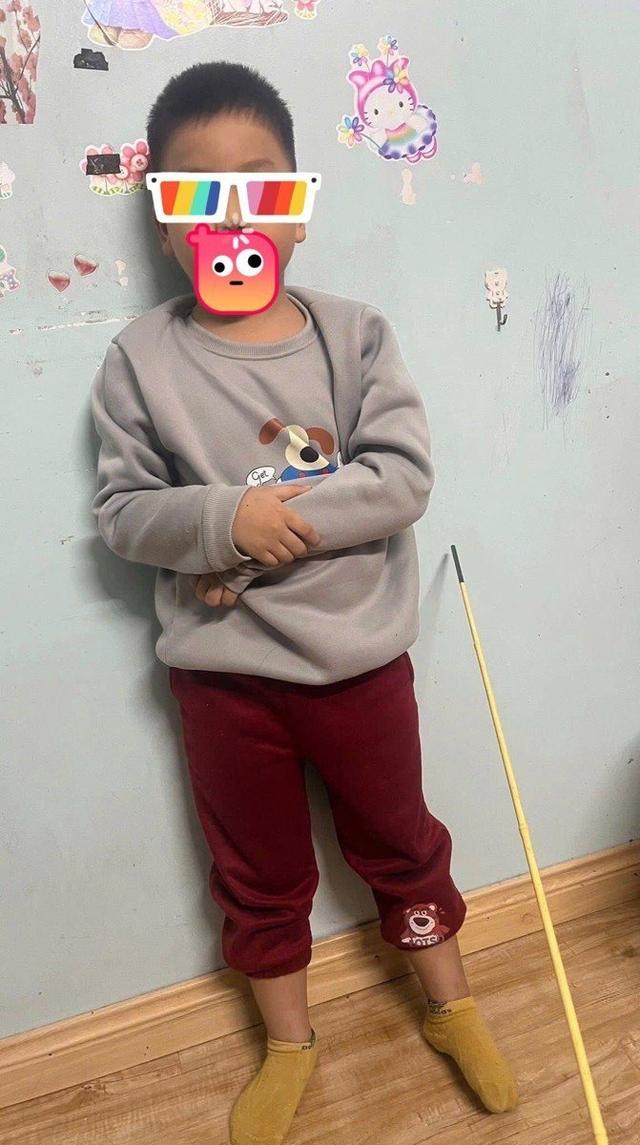 又是熊孩子！老父亲珍藏的50块SSD被10岁儿子当场“物理折叠”-7.jpg
