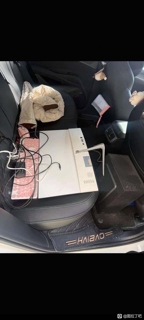 贴吧老哥300元拿下女coser的电脑！网友表示：居然赚了？-5.jpg