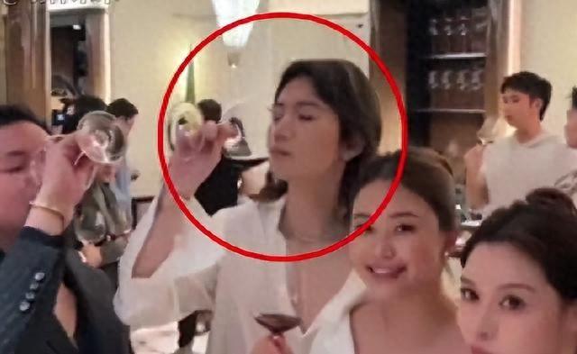 好利来大公子承认变女人！穿女装做美甲，自称“妹妹”，评论炸锅-1.jpg