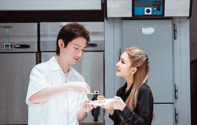 好利来大公子承认变女人！穿女装做美甲，自称“妹妹”，评论炸锅-8.jpg