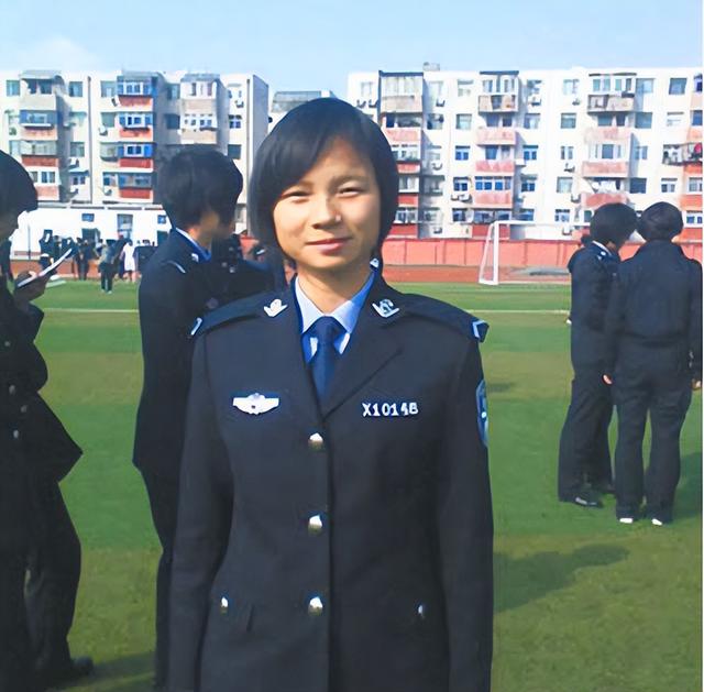 1998年特大洪水中，6岁女孩抱树坚持9小时后获救，如今她怎样了？-11.jpg