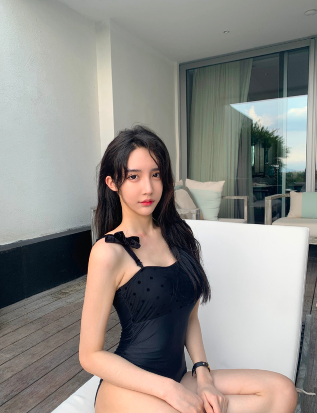 “女装大佬”Abbily初次尝试婚纱装，粉丝直言想娶回家-1.jpg