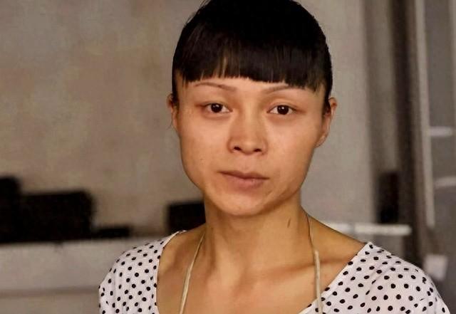 四川变性人李二毛：17岁时不顾劝阻变成女人，34岁时直言后悔了-1.jpg