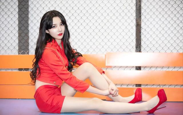 先天男娘圣体？盘点5位性感娇媚的女装大佬，凭啥成为圈内顶流-7.jpg