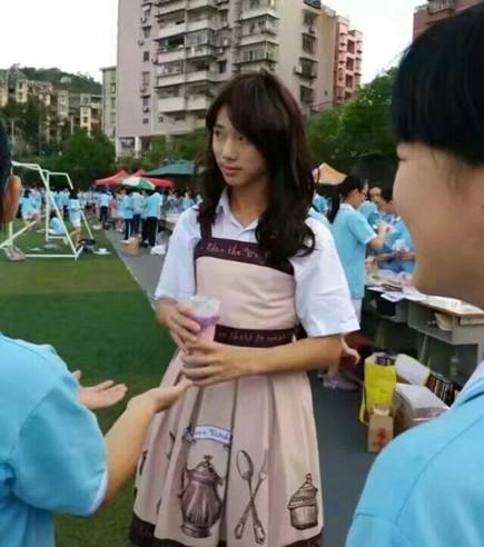 “伪娘”高考状元走红，背后故事暖人心-2.jpg