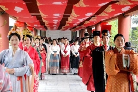 国庆节期间，芒砀山景区举行汉服巡游活动