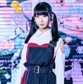 拖更的漫画家有多爽，月入百万躺着打游戏、娶声优和美女coser